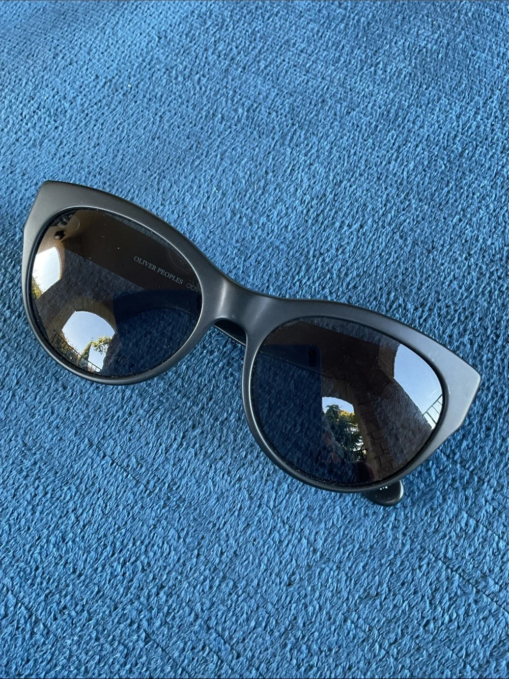 Oliver Peoples Black Frame 5208-S Sunglasses with polarized Lenses made in Italy